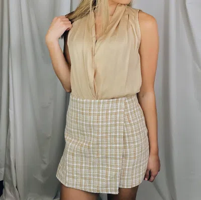 Glam Effortless Edge Skort In Peach/white In Multi
