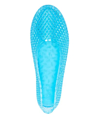 半透明设计人字拖