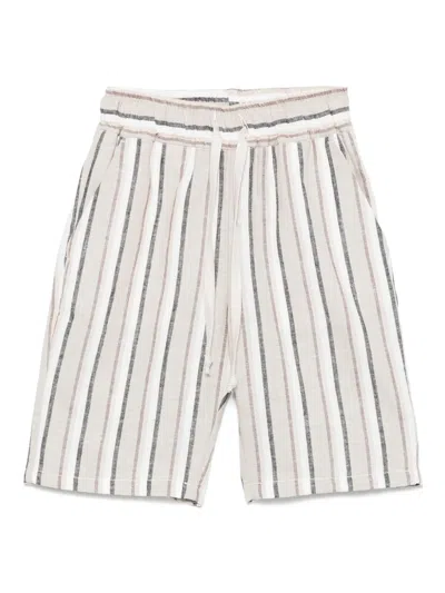条纹短裤