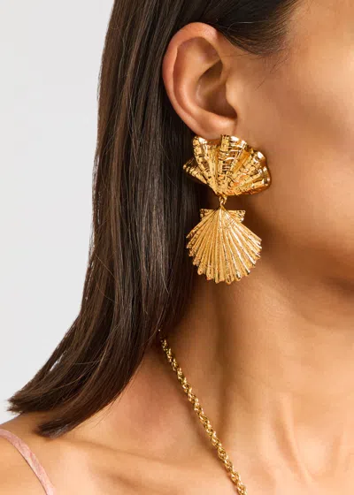 Chloé Shell Design Textured Metal Earrings In Gold