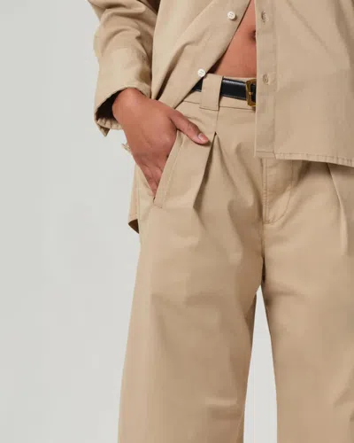 Citizen Of Humanity Cara Cropped Pleated Trouser In Strech Twill In Catalina (light Beige)