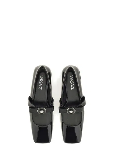 Versace 20mm Gianni Ribbon Patent Leather Flats In Black