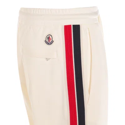 Moncler Mens Ivory Drawstring Two-slip-pockets Wide-leg Relaxed-fit Cotton-blend Trousers In White