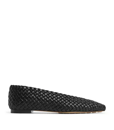 Bottega Veneta Sofia Intrecciato Leather Point-toe Flat In Black
