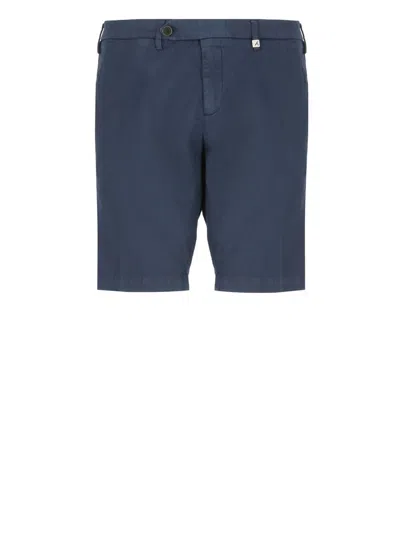 Myths Blue Bermuda Pants With Pences And Turn-up Hem In Linen And Cotton Blend Man In Blue