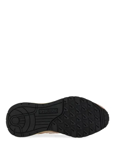 Autry Low Sneaker With Suede Panels And Rubber Sole In Pink