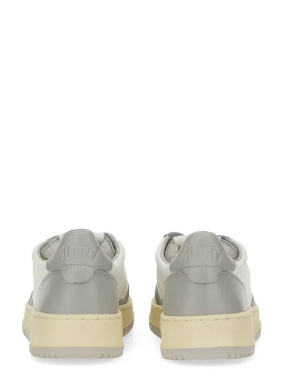 Autry Medalist Low Leather Sneakers In White