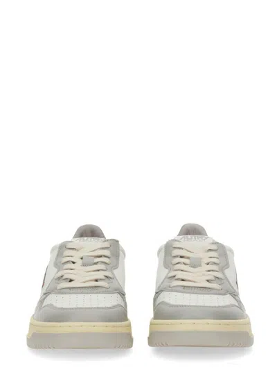 Autry Medalist Low Leather Sneakers In White