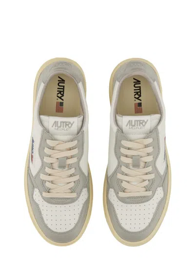 Autry Medalist Low Leather Sneakers In White