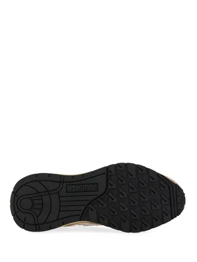 Autry Low Sneaker With Suede Panels And Rubber Sole In Pink