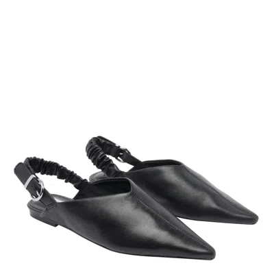 Steve Madden Pointed Toe Flats In Black