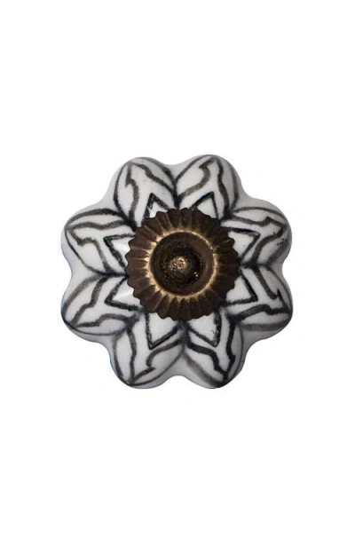 Kinetic 8-pack Knobs In Wavy Black White Line