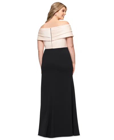 Betsy & Adam Plus "yasmeen" Long Off The Shoulder Scuba Crepe Gown In Champagne,black