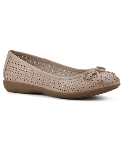 Cliffs By White Mountain Women's Cheryl Ballet Flats In Natural,burnished,smooth