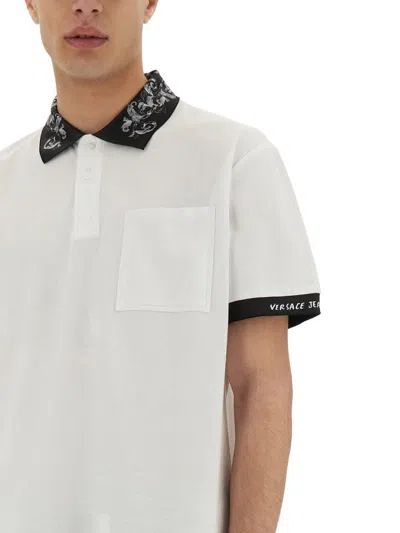 VERSACE JEANS COUTURE VERSACE JEANS COUTURE POLO SHIRT WITH BAROQUE OUTLINE COLLAR 