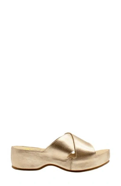 Volatile Edith Platform Sandal In Gold