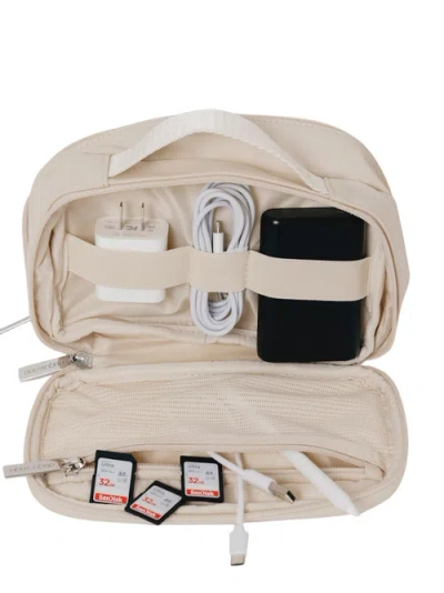 Augustnoa Tech Organizer In Cream