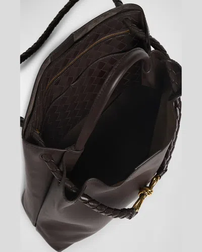 Bottega Veneta Andiamo Medium Leather Tote Bag In Fondant