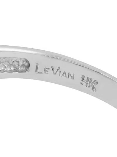 Pre-owned Le Vian Flower 18k White Gold Diamond Ring In Silver