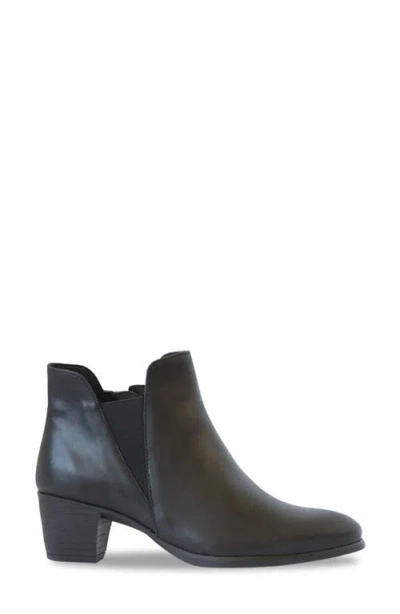 Munro Jackson Chelsea Boot In Black