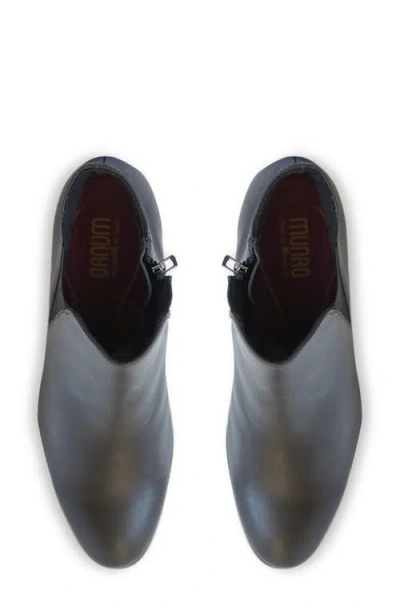 Munro Jackson Chelsea Boot In Black