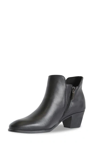 Munro Jackson Chelsea Boot In Black
