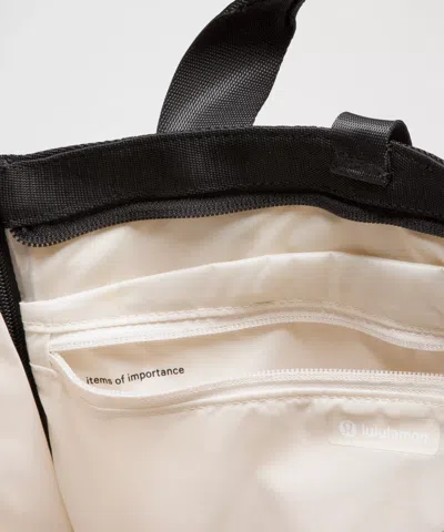Lululemon - Racket Bag 19l - Black/white,neutral/natural