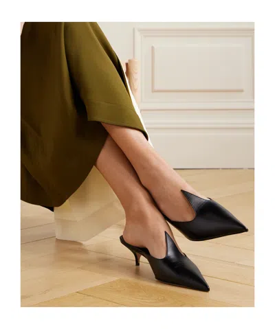 Ferragamo Dorye Leather Mule Pumps In Black