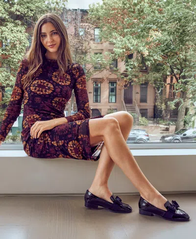 Bandolino Bow Loafer In Navy Patent