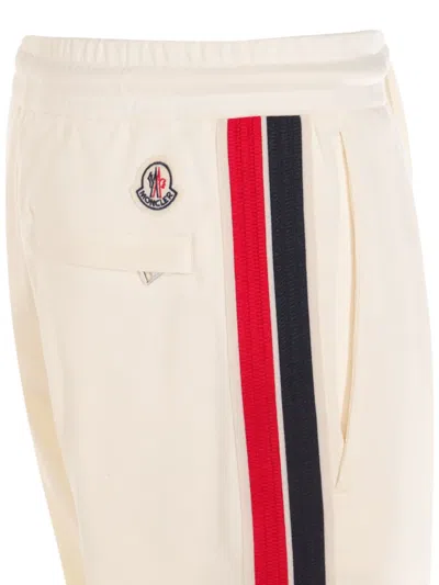 Moncler Mens Ivory Drawstring Two-slip-pockets Wide-leg Relaxed-fit Cotton-blend Trousers In White