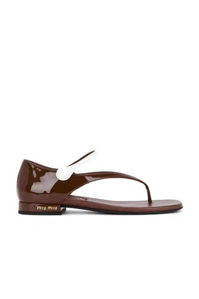 Miu Miu Two-tone Patent Leather Mary Jane Thong Sandals In Brown