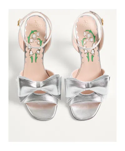 Valentino Garavani Bowow Sandal In Laminated Nappa 95mm Woman Silver 40 In Neutral