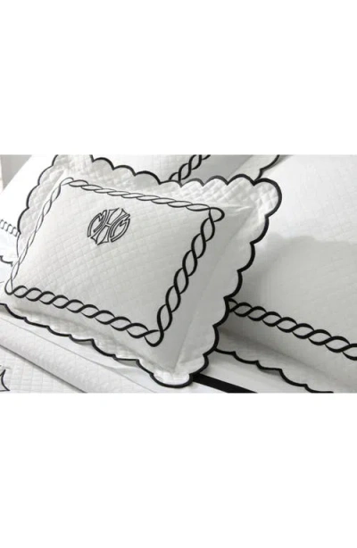 Matouk Classic Chain Scallop Matelasse Full/queen Coverlet In Ivory/white