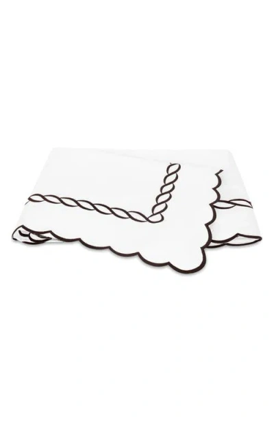 Matouk Classic Chain Scallop 600 Thread Count Flat Sheet In Mocha