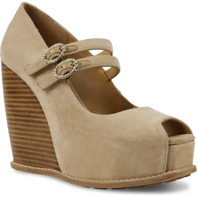 Zigi Vennus Platform Wedge Sandal In Camel Suede