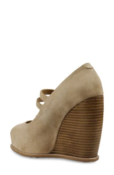Zigi Vennus Platform Wedge Sandal In Camel Suede