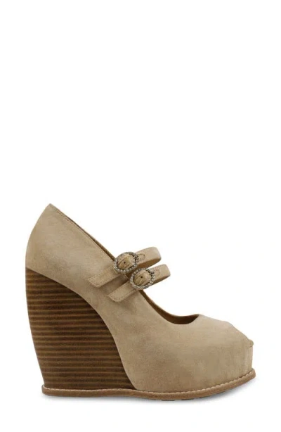 Zigi Vennus Platform Wedge Sandal In Camel Suede