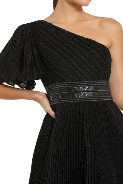 Mac Duggal Pleated Shimmering Georgette One Shoulder Gown In Black