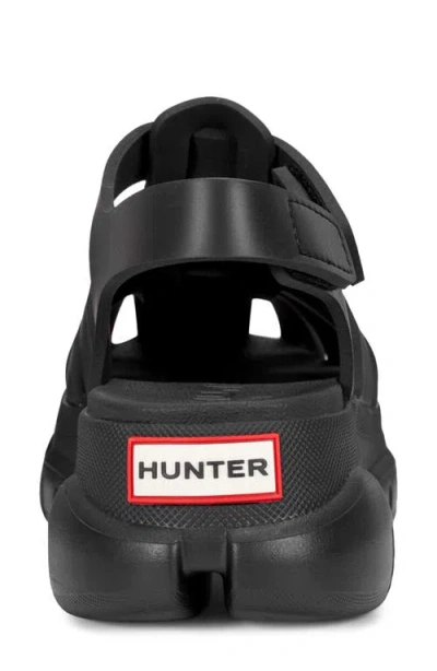 Hunter Belah Lug Sole Fisherman Sandal In Black