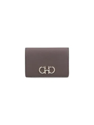 Ferragamo Gancini Logo-plaque Leather Wallet In Beige