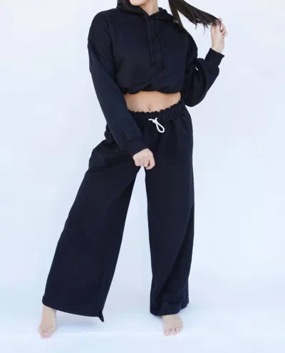 Falcon Park Hunter Cropped Hoodie In Black