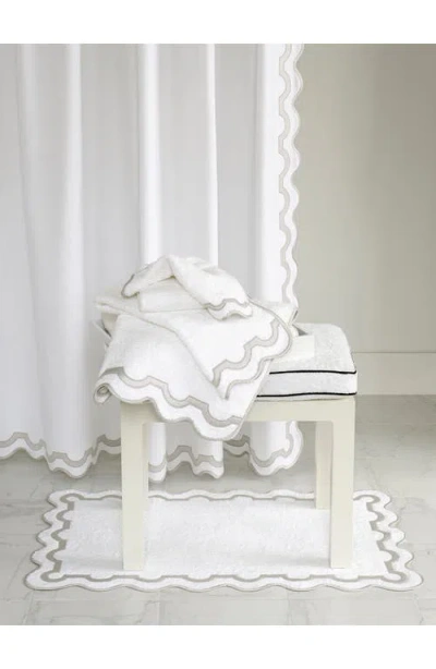 Matouk Mirasol Hand Towel In Silver