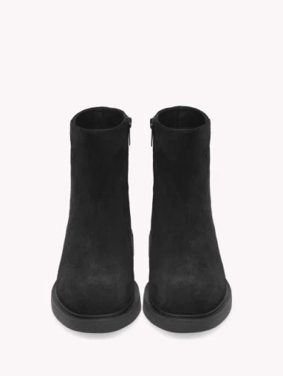 Gianvito Rossi Shearling-lining Suede Boots In Black