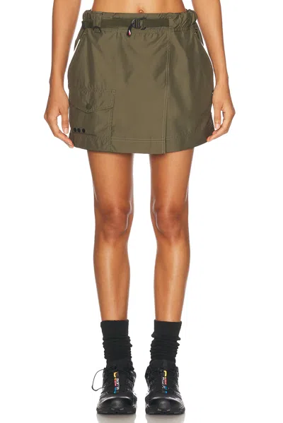 Moncler Shell Cargo Mini Skort In Green