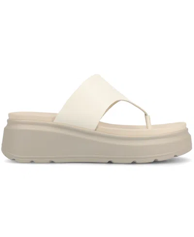 Journee Collection Women's Carah Thong Platform Wedge Sandals In White