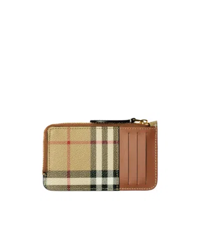 Burberry Vintage Checked Zipped Cardholder In Brown