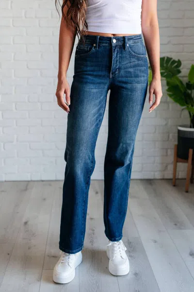 JUDY BLUE MID RISE CONTROL TOP CLASSIC STRAIGHT JEANS IN DARK WASH 