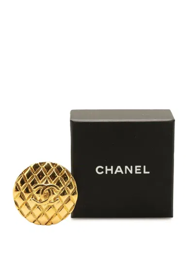 Pre-owned Chanel 1980-1990 Gold Plated Cc Quilted Round Brooch Costume Brooch