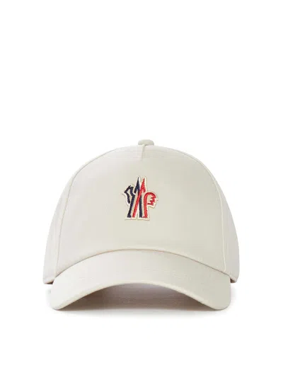Moncler Cap In Color Carne Y Neutral