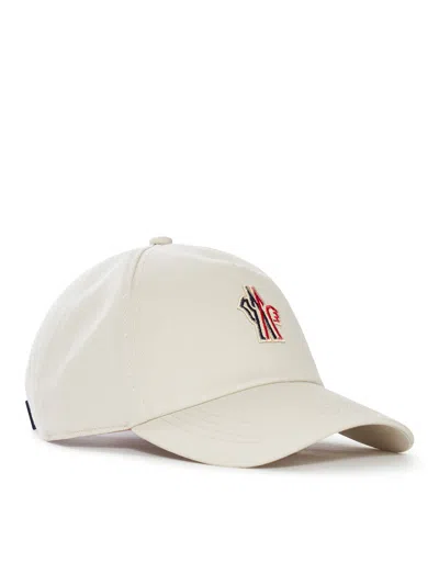 Moncler Cap In Color Carne Y Neutral